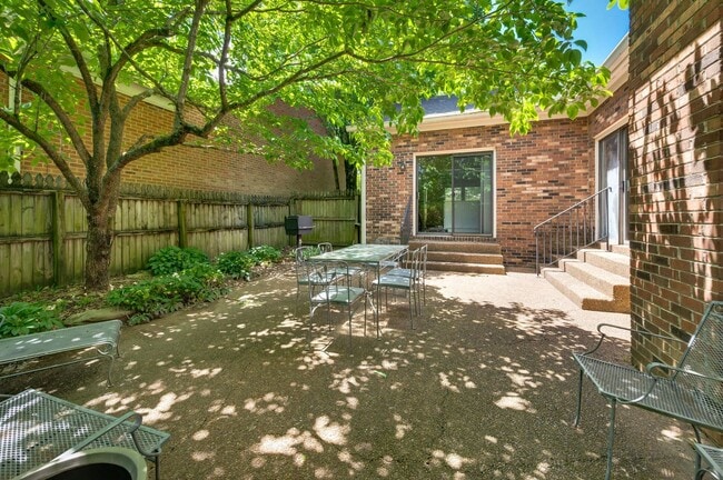 Building Photo - Awesome 3BE/2BA home in the heart of Green...