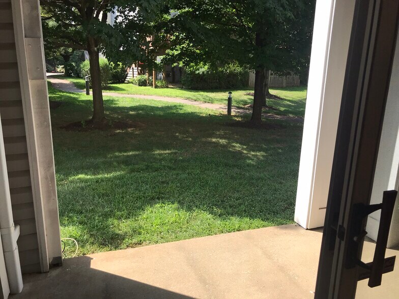 Building Photo - 10018 Vanderbilt Cir