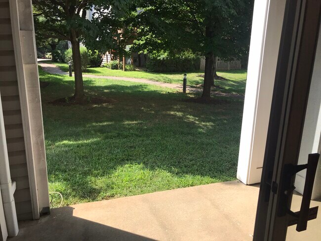 Building Photo - 10018 Vanderbilt Cir