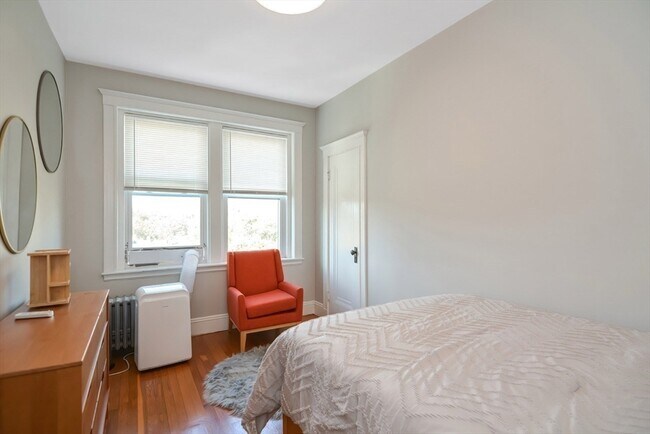 Building Photo - 91-93-93 Bynner St