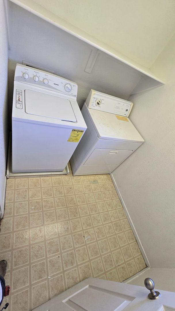 Building Photo - 8560 N 63rd Ln