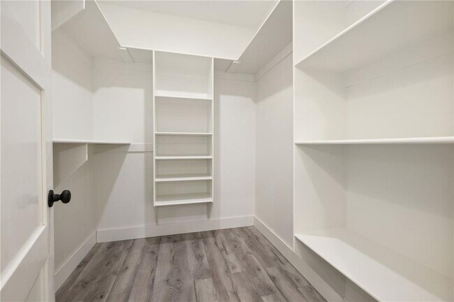 Building Photo - 4 Leven Ln