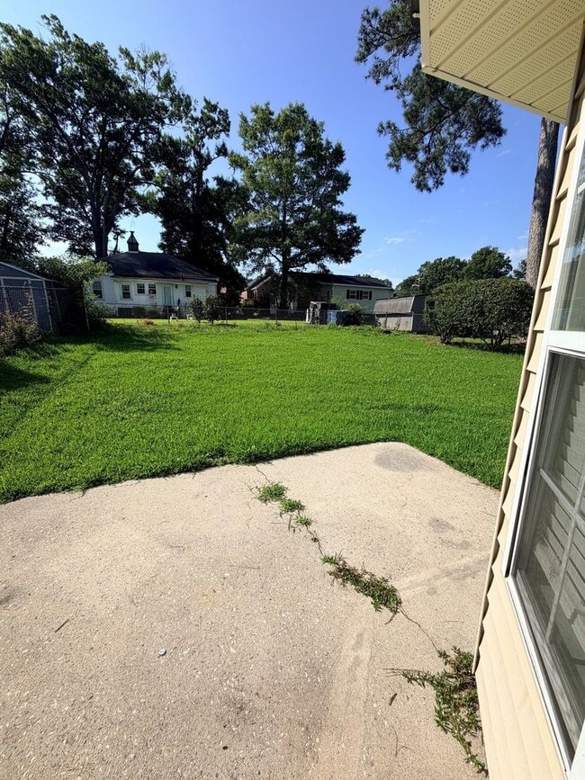 Building Photo - Sproles Ave