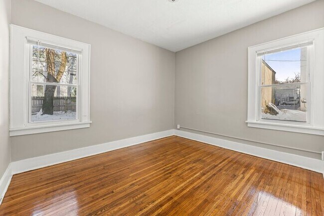 Building Photo - 16-18 Hillendale St