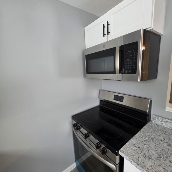 Building Photo - 3823 Leeside Ln