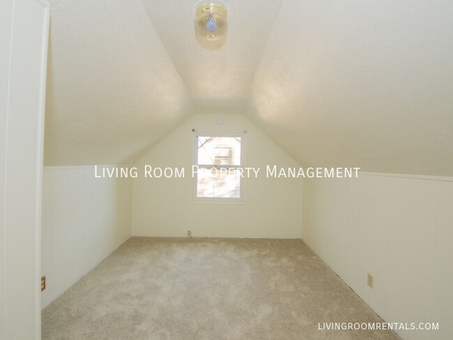 Building Photo - 3740 SE Tibbetts St