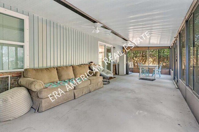 Building Photo - 2037 Lewis Turner Blvd