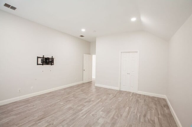 Building Photo - 9900 Presthope Dr
