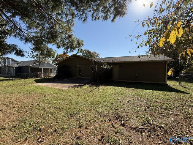 Building Photo - 160 Lewis Ln