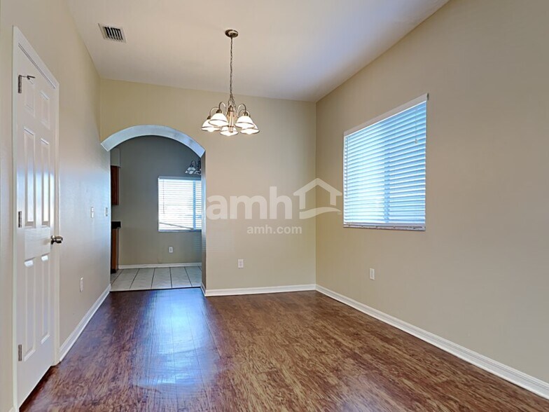 Building Photo - 10910 Lakeside Vista Dr