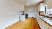 Building Photo - 429 Reindollar Ave