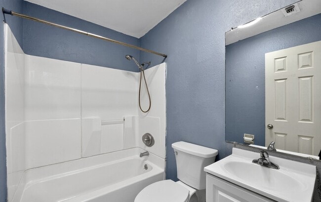 Building Photo - 604 Fegan St