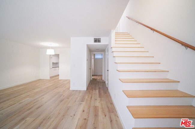 Building Photo - 1534 N Formosa Ave