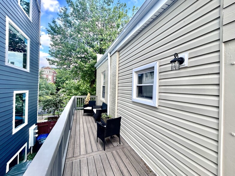 Building Photo - 301 Seaton Pl NE