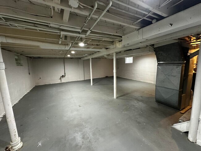 Building Photo - 7080 Highview St