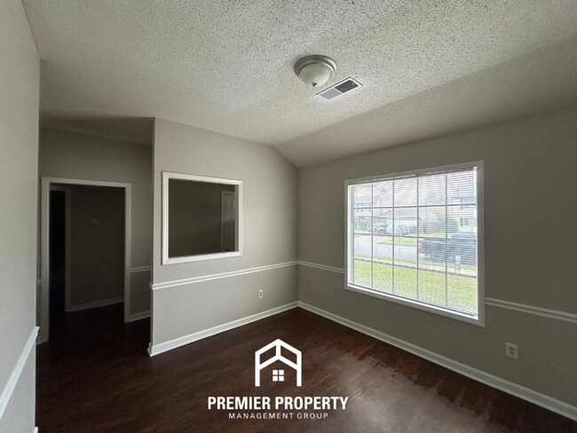 Building Photo - Charming 3BR/2BA Home in 38125 | Vaulted Ceilings, Built-ins & 2-Car Garage