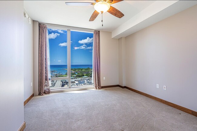 Building Photo - ONE Ala  Moana 1802 - Most Desirable Floor...