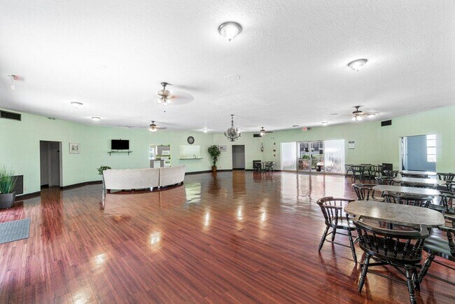 Building Photo - 2000 Springdale Blvd