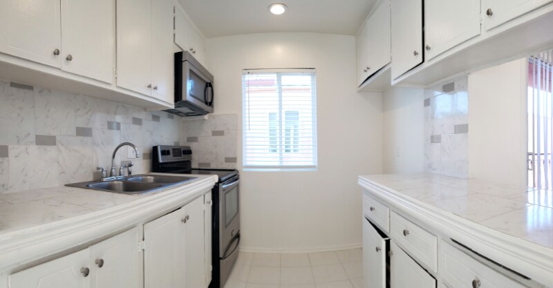 Building Photo - 8108 Langdon Ave