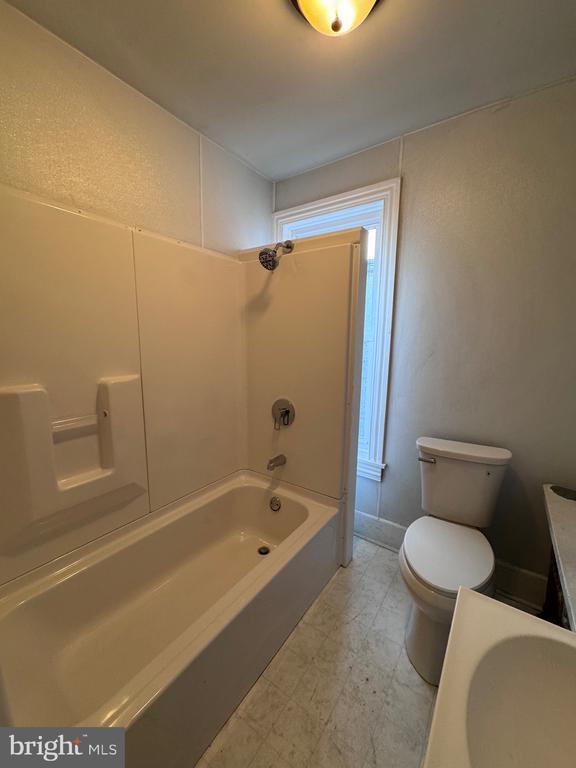 Building Photo - 1710 Perkiomen Ave