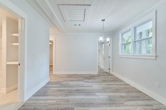 Building Photo - 129 Sioux Trail