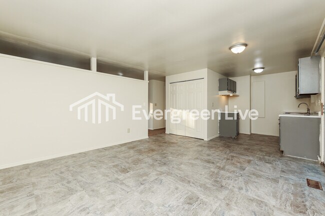 Building Photo - 7320 Kirkveiw Dr