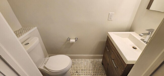 Building Photo - Wonderful home in Overlook!