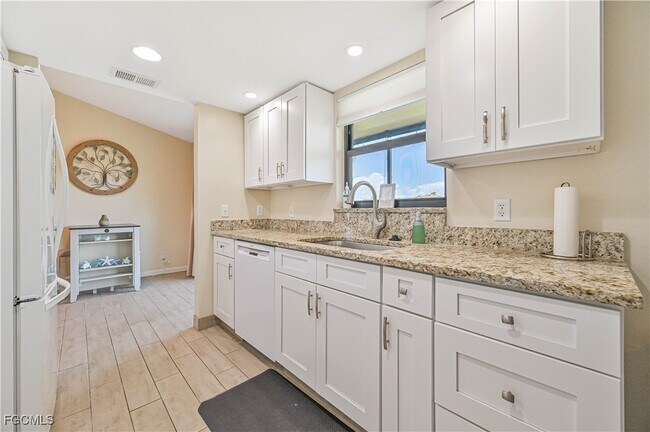 Building Photo - 8475 Charter Club Cir