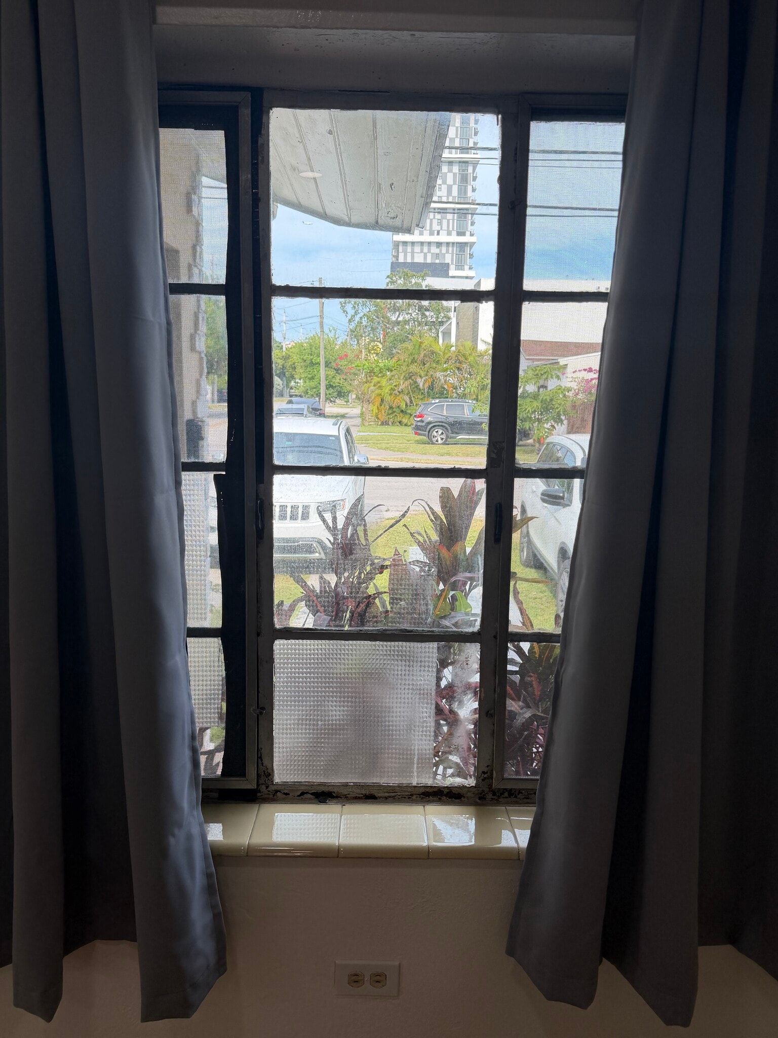 Front Window - 2770 SW 30th Ave