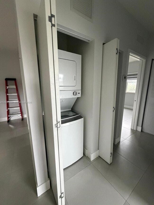 Building Photo - 381 E 50th St