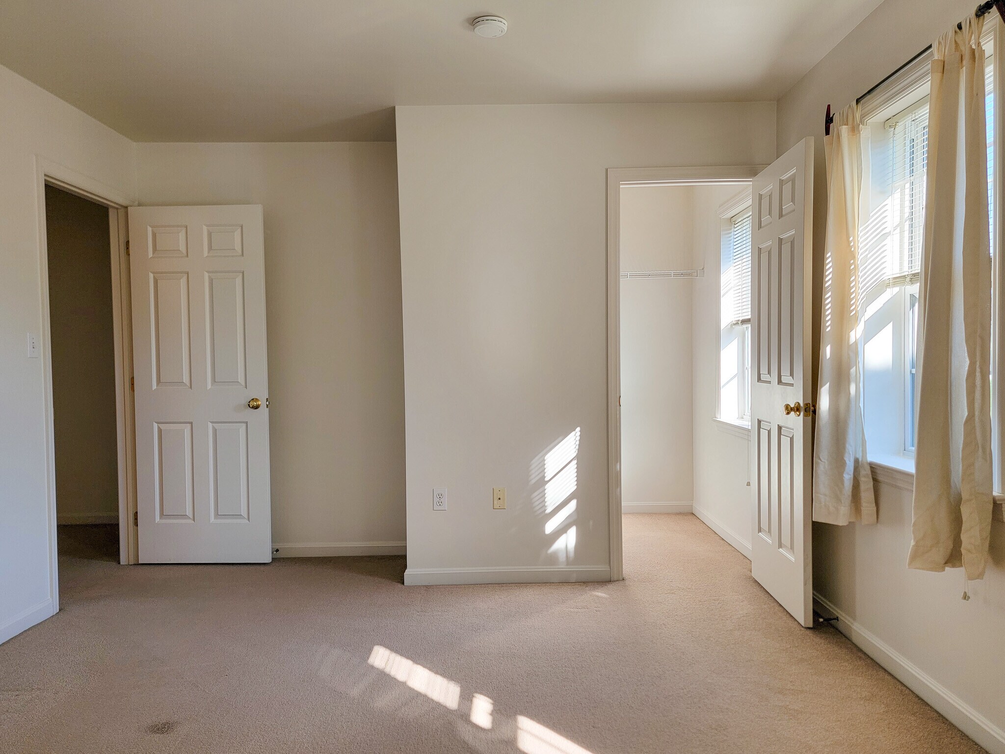 Building Photo - 10 S Whisper Ln