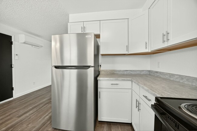 Building Photo - Modern 2-Bedroom Duplex with New Kitchen &...