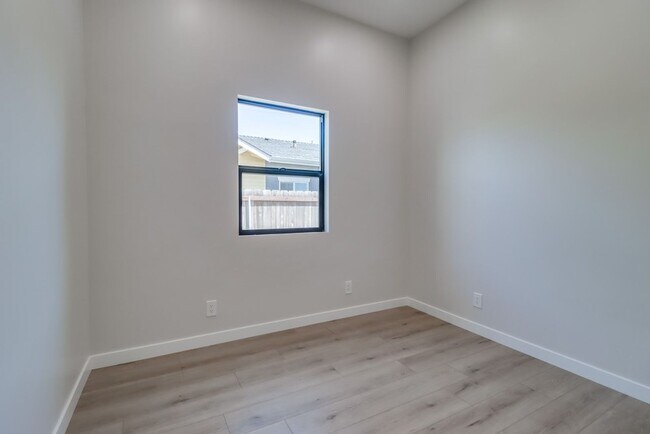 Building Photo - 3083-3087 39th St.
