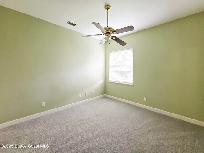 Building Photo - 949 SE Gardenbrook Ct