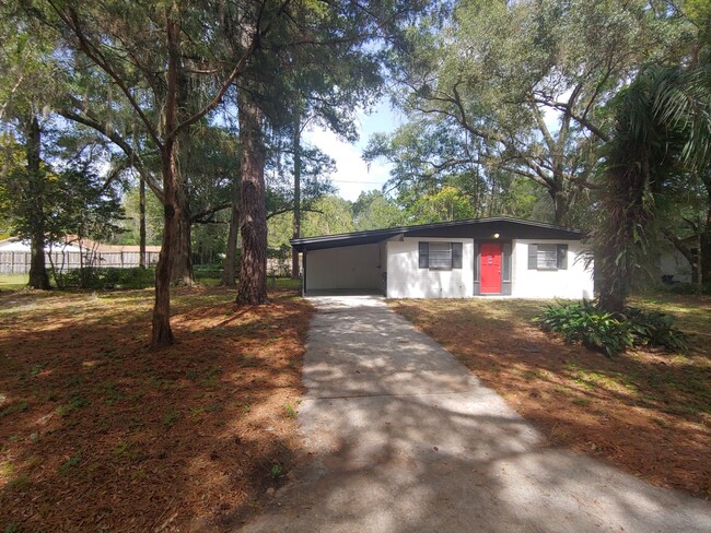 Primary Photo - Fully Renovated 3/1 with huge fenced-in ba...
