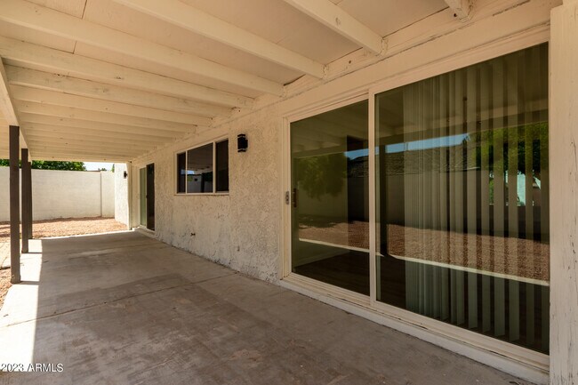 Building Photo - 1337 E Northshore Dr
