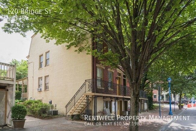 Building Photo - 1BR 1BA Apt.located in Downtown Phoenixvil...