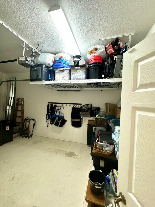 Building Photo - 4488 Hickory Dr