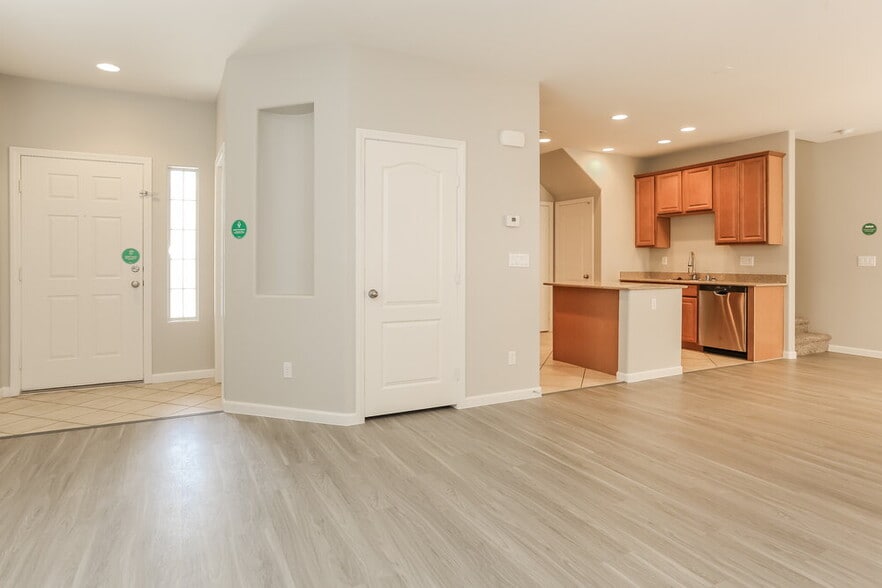 Building Photo - 9308 Euphoria Rose Ave