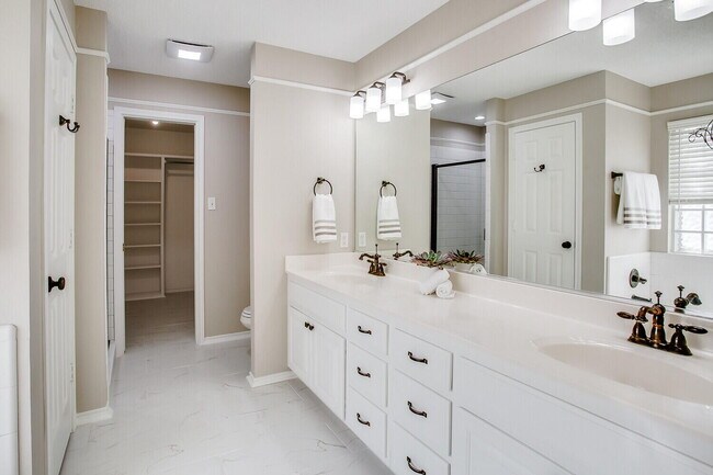 Building Photo - 142 N Utica Ave