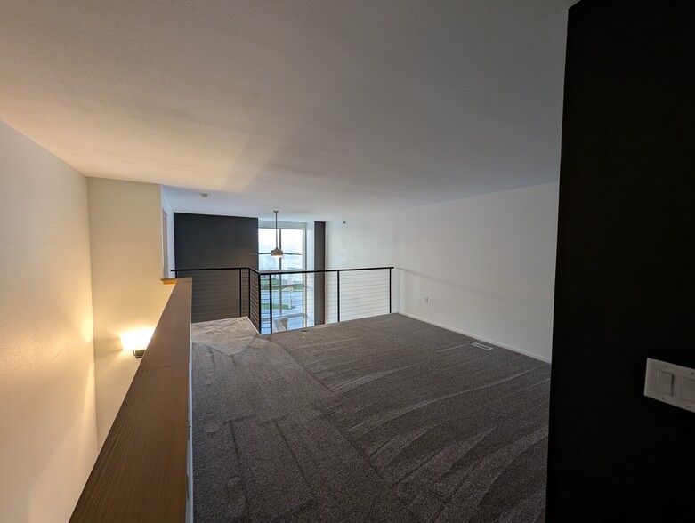 Building Photo - 2121 S Kinnickinnic Ave