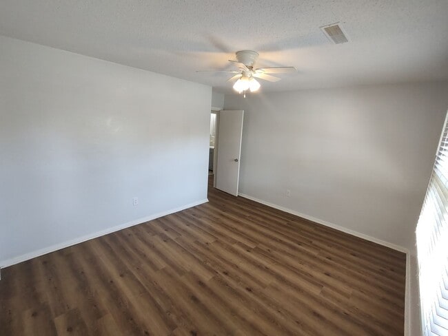 Building Photo - SUPERB Home in Sea Gate - close to Market ...