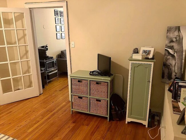 Building Photo - 3917 N Southport Ave