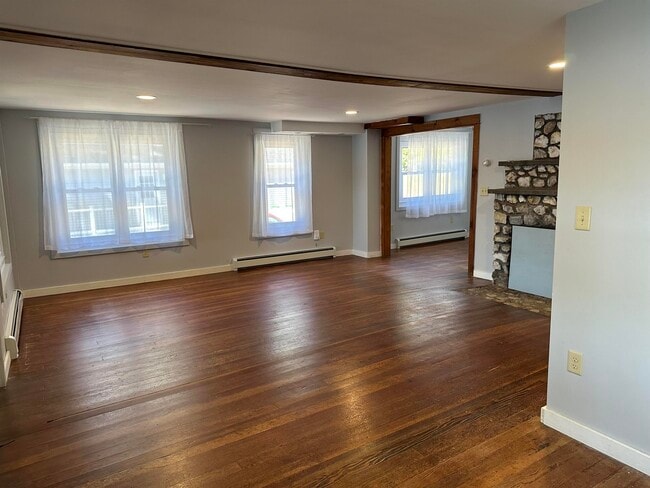 Building Photo - 92 Thayer Rd