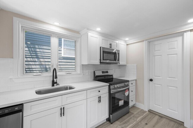 Building Photo - Beautifully Renovated 3-Bedroom Home in Ea...