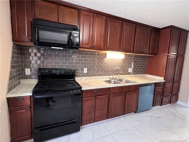 Building Photo - 136 Brocton Dr