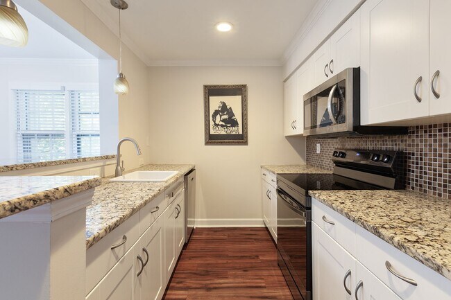 Building Photo - Spacious 2/2 Condo w/ Great Roommate Setup!