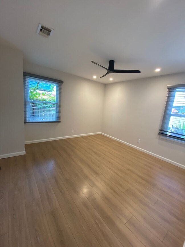 Building Photo - 2414-18 Monroe Ave