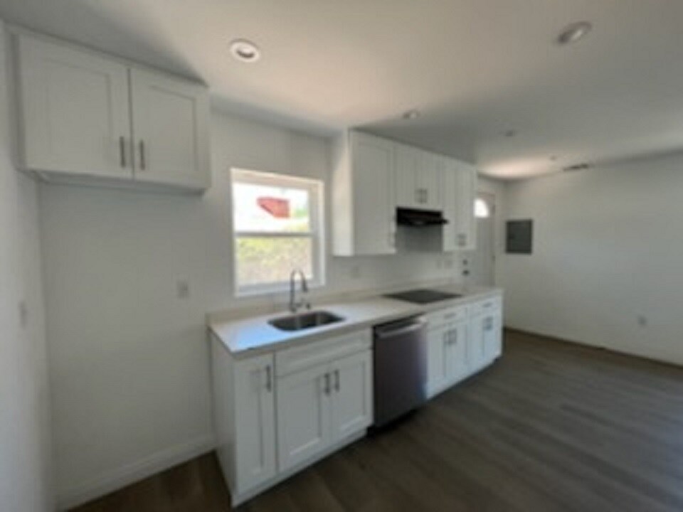 Building Photo - 10435 Las Lunitas Ave