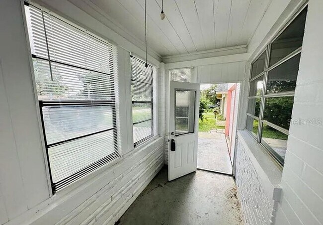 Building Photo - 319 Golf Blvd